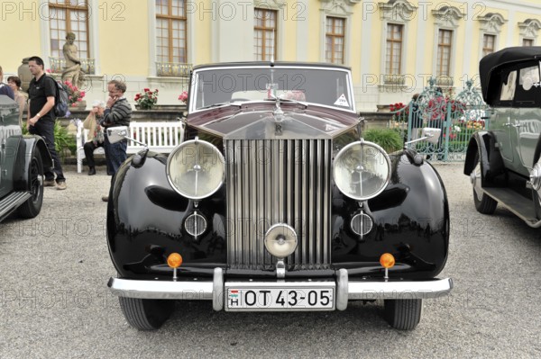 Rolls-Royce Silver Warith Muliner, built in 1947, classic car, black classic car with striking front end and distinctive headlight design, Retro Classics meets Baroque, Ludwigsburg, Baden-Württemberg, Germany