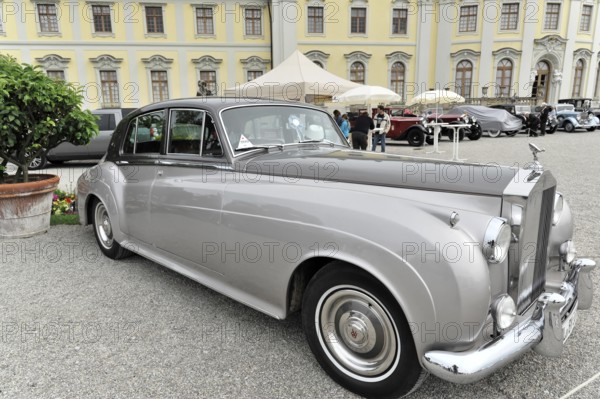 Rolls-Royce Silver Cloud II, built in 1961, classic car, Silver elegant classic limousine next to a historic building, Retro Classics meets Baroque, Ludwigsburg, Baden-Württemberg, Germany