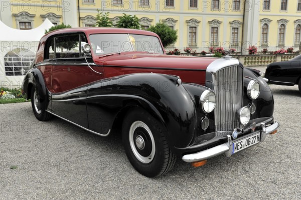 Red and black Bentley classic car with striking lines and classic style, Retro Classics meets Baroque, Ludwigsburg, Baden-Württemberg, Germany