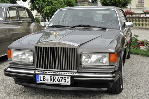 Classic grey Rolls-Royce with gold-plated brand figure, Retro Classics meets Baroque, Ludwigsburg, Baden-Württemberg, Germany