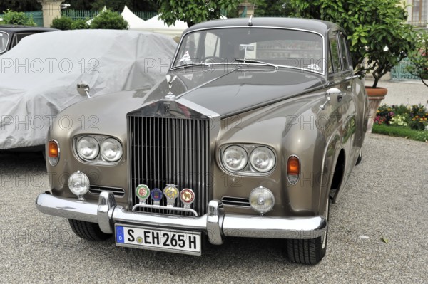 Grey classic Rolls-Royce vintage car with badge on the radiator grille, Retro Classics meets Baroque, Ludwigsburg, Baden-Württemberg, Germany
