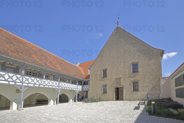 Kreuzkirche and inner courtyard of the hospital, Spitalhof, arcade, Ochsenfurt, Lower Franconia, Franconia, Bavaria, Germany