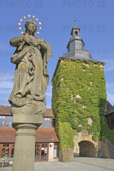 Late Gothic gate tower and Madonna figure, market square, Saal an der Saale, Lower Franconia, Franconia, Bavaria, Germany