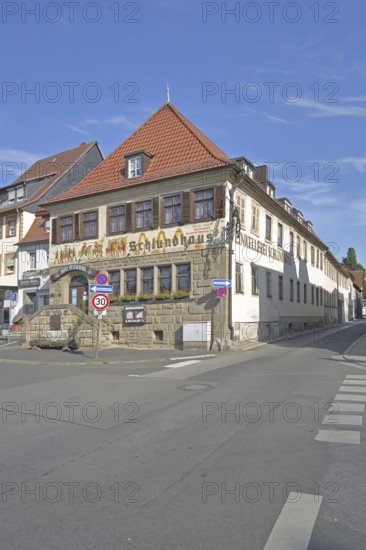 Historic Hotel and Restaurant Schlundhaus with mural painting, restaurant, market square, Bad Königshofen, Rhön, Lower Franconia, Franconia, Bavaria, Germany