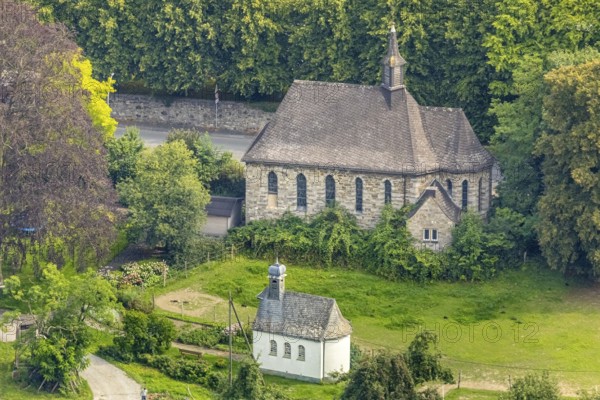 Aerial view, residential area Casparistraße, small chapel and church St. Joseph Kapelle Uentrop, Uentrop, Arnsberg, Ruhr area, North Rhine-Westphalia, Germany, place of worship, DE, Europe, religious community, place of worship, holy place, church, parish, denomination, aerial view, aerial photography, aerial photography, religion, religious site, overview, bird's-eye view, overview