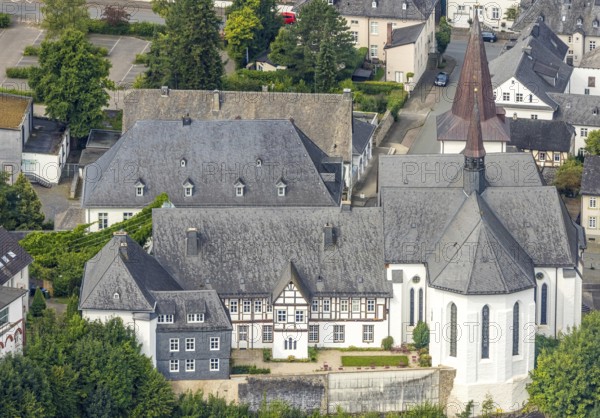 Aerial view, catholic provost church St. Laurentius, half-timbered house, Arnsberg, Ruhr area, North Rhine-Westphalia, Germany, place of worship, DE, Europe, religious community, place of worship, holy place, church, parish, denomination, aerial photograph, aerial photography, aerial photography, religion, religious site, overview, bird's-eye view, birds-eyes view, overview