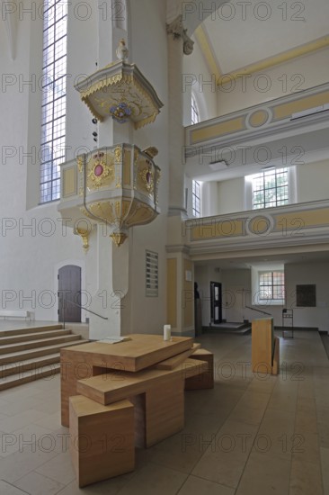 Altar and pulpit with pulpit bonnet, pulpit cover, sounding board, pulpit canopy, interior view, Morizkirche, church, Coburg, Upper Franconia, Franconia, Bavaria, Germany