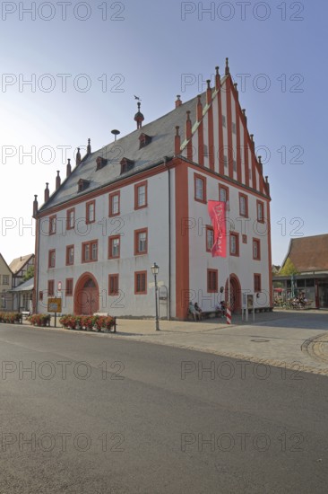 Old town hall built in 1719 with stepped gable, market square, Haßfurt, Lower Franconia, Franconia, Bavaria, Germany