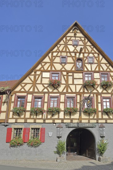 Half-timbered house Hotel Löwen, Restaurant, Marktbreit, Lower Franconia, Franconia, Bavaria, Germany