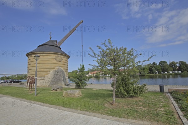 Historic old Main crane built in 1774, crane, Main riverbank, Main, Marktbreit, Lower Franconia, Franconia, Bavaria, Germany