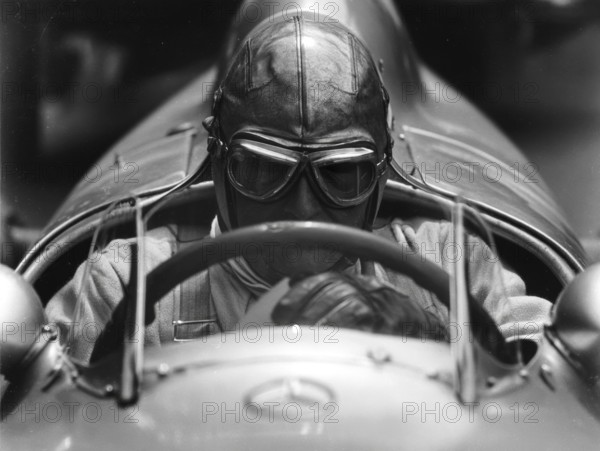 Portrait von einem Grand Prix Rennfahrer aus den 1930er Jahren, AI generiert, AI generated