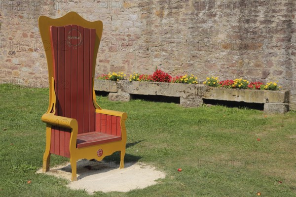 Red golden throne in the inner courtyard, garden, museum, Brothers Grimm House, Steinau an der Straße, Spessart, Hesse, Germany