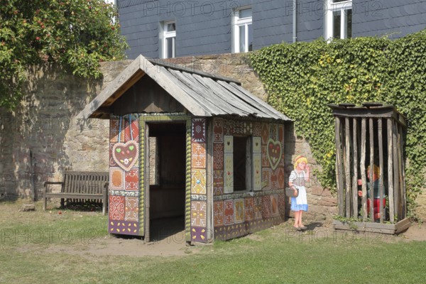 Gingerbread house for the fairy tale Hansel and Gretel, fairy tale figures, hut, wooden posts, locked up, trapped, bars, wooden fence, Brothers Grimm House, Steinau an der Straße, Spessart, Hesse, Germany