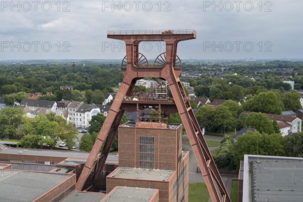 Double trestle headframe, view from the visitor terrace of the Ruhr Museum, Zollverein Coal Mine Industrial Complex, UNESCO World Heritage Site, Route of Industrial Heritage, Essen, Ruhr area, North Rhine-Westphalia, Germany