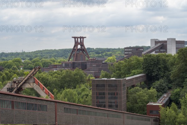 Zeche Zollverein with double trestle headframe, view from above from the coking plant, UNESCO World Heritage Site, Route of Industrial Heritage, Essen, Ruhr area, North Rhine-Westphalia, Germany