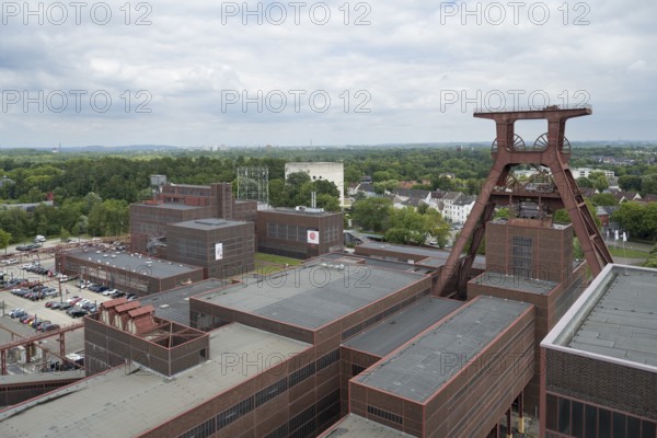 Deppelbock headframe, Design Museum and Sanaa building, view from the visitor terrace of the Ruhr Museum, Zeche Zollverein, UNESCO World Heritage Site, Route of Industrial Heritage, Essen, Ruhr Area, North Rhine-Westphalia, Germany