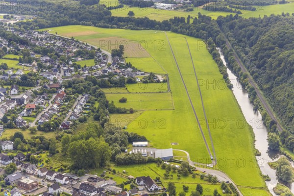 Aerial view, gliding area Oeventrop-Ruhrwiesen, Luftsport-Club Öventrop e.V. airfield at the river Ruhr, Glösingen, Arnsberg, Ruhr area, North Rhine-Westphalia, Germany, DE, Europe, airfield, aerial view, aerial photography, aerial photography, overview, bird's-eye view, overview