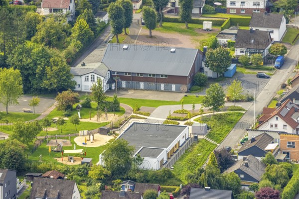 Aerial view, Schützenhalle Schützengesellschaft Rumbeck- Stadtbruch e.V., Stepke-Kita Trommelwirbel, Kindergarten mit Spielplatz, Rumbeck, Arnsberg, Ruhr Area, North Rhine-Westphalia, Deutschland, DE, Europa, Kindergarten, Kindertageseinrichtung, Kindertagesstätte, Kita, Luftaufnahme, Luftbildfotografie, Luftfotografie, Übersicht, Vogelperspektive, birds-eyes view, overview