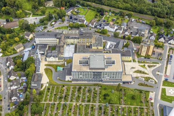 Aerial view, Alexianer Klinikum Hochsauerland - Karolinen-Hospital Hüsten, Kath. cemetery St. Petri, Hüsten, Arnsberg, Ruhr area, North Rhine-Westphalia, Germany, burial site, DE, Europe, cemetery, memorial, health care, cemetery, graves, cemetery, hospital, clinic, clinic, hospital, hospital, aerial photograph, aerial photography, aerial photography, medical facility, medical aid, resting place, overview, bird's eye view, birds-eyes view, overview, medical care