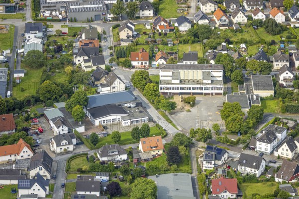 Aerial view, Urbanusschule with schoolyard, Voßwinkel, Arnsberg, Ruhr area, North Rhine-Westphalia, Germany, education, educational institution, DE, Europe, educational institute, aerial view, aerial photography, aerial photography, school, overview, bird's-eye view, overview