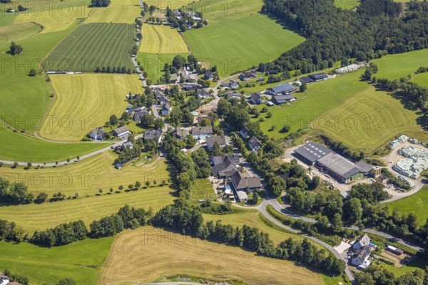 Aerial view, residential area, local view district Brachtpe, Drolshagen, Sauerland, North Rhine-Westphalia, Germany, DE, Europe, property tax, real estate, landscape, aerial view, aerial photography, aerial photography, Ruhr area, overview, bird's-eye view, meadows and fields, residential area, living and living, residential area, residential quality, residential neighbourhood, housing estate, residential district, birds-eyes view, overview