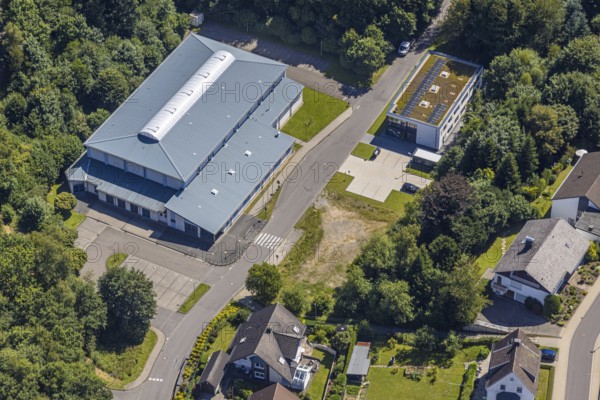 Aerial view, sports hall Wünne TUS 09 Drolshagen and new building dormitory for refugees, Drolshagen, Sauerland, North Rhine-Westphalia, Germany, DE, Europe, refugee home, refugee accommodation, refugee accommodation, aerial photograph, aerial photography, aerial photography, Ruhr area, sports, sports facilities, sports facility, overview, bird's-eye view, bird's-eye view, overview