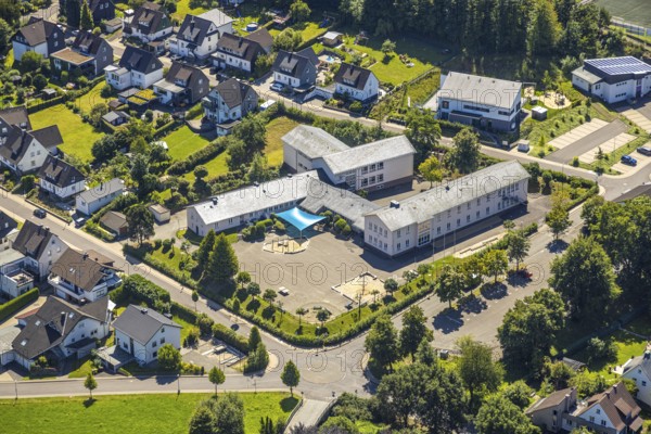 Aerial photo, primary school Gräfin-Sayn-Schule, sun protection awning on the schoolyard, Drolshagen, Sauerland, North Rhine-Westphalia, Germany, education, educational institution, DE, Europe, primary school, teaching institute, aerial photo, aerial photography, aerial photography, Ruhr area, school, overview, bird's-eye view, overview