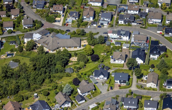 Aerial photo, Kita GFO Kindergarten und Familienzentrum Herrnscheider Kindernest Drolshagen, Drolshagen, Sauerland, North Rhine-Westphalia, Germany, DE, Europe, kindergarten, day-care centre, day-care centre, day-care centre, aerial photo, aerial photography, aerial photography, Ruhr area, overview, bird's-eye view, overview
