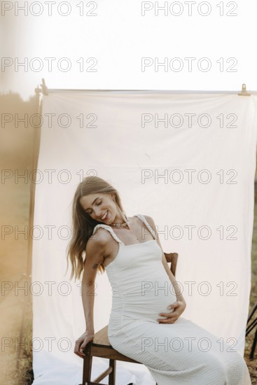 Pregnant, attractive woman, 25+