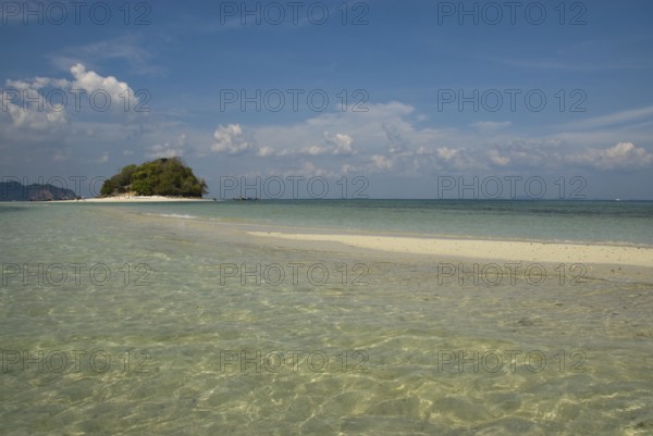 Sandbank between the Thai islands of Chicken Island and Tub Island, Chicken Island, Chicken Island, Thailand