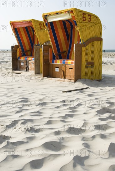 Pure enjoyment of the last rays of sunshine of the year on the beach of Norddorf on the North Frisian island of Amrum, Amrum, Norddorf, North Frisia, Germany