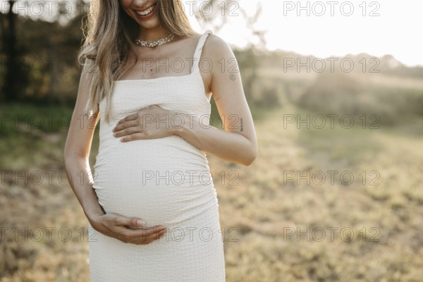 Pregnant, attractive woman, 25+