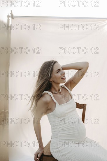 Pregnant, attractive woman, 25+
