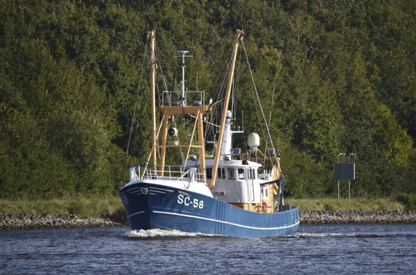 Crab cutter Heimdall in the Kiel Canal, NOK, Kielkanal, Kiel Canal, Schleswig-Holstein, Germany
