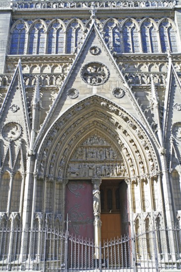 Portal column, Entrance, Notre-Dame de Paris Cathedral, Landmark, City, France