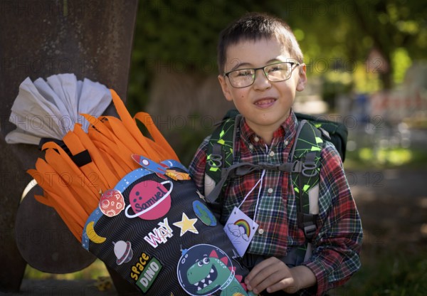 Boy, 6 years, glasses, multi-ethnic, on the day of enrolment in first grade of primary school, first grader with school bag, Blaubeuren, Baden-Württemberg, Germany