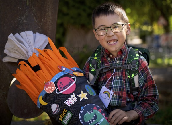Boy, 6 years, glasses, multi-ethnic, on the day of enrolment in first grade of primary school, first grader with school bag, Blaubeuren, Baden-Württemberg, Germany