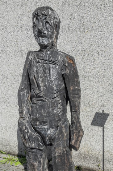 Wooden sculpture by Klaus Prior Ammonitore 2003, cedar wood, in Kisslegg, Allgäu, Baden-Württemberg, Germany