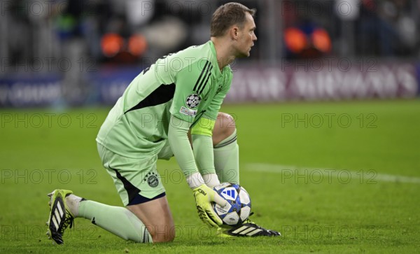 Goalkeeper Manuel Neuer FC Bayern Muenchen FCB (01) holds ball Champions League, Allianz Arena, Munich, Bavaria, Germany