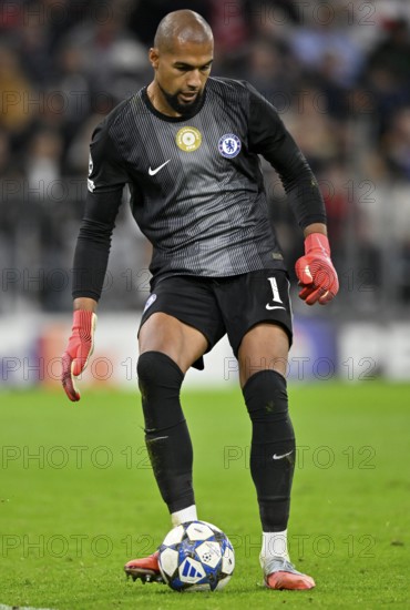 Goalkeeper Robert Sanchez Chelsea FC The Blues (01) Action on the ball Champions League, Allianz Arena, Munich, Bavaria, Germany