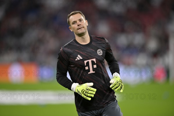 Warm-up training goalkeeper Manuel Neuer FC Bayern Munich FCB (01) Champions League, Allianz Arena, Munich, Bavaria, Germany