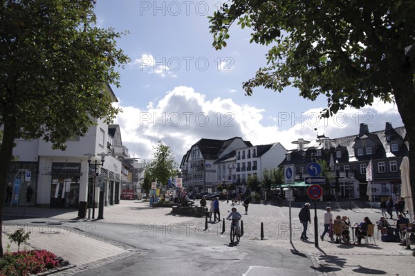 Winterberg, market square, lower gate, town centre, Hochsauerland, North Rhine-Westphalia, Germany, The town invites many tourists to stroll through the shopping streets and the market square