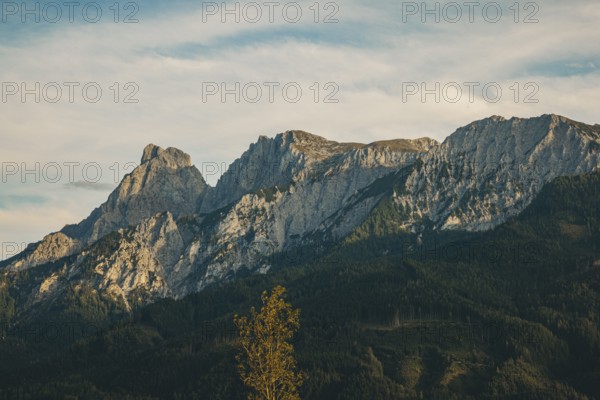 Admonter Reichensteingruppe in sunlight, Weng im Gesäuse, Styria, Austria