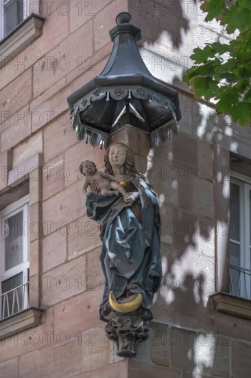 House saint, Mary with the baby Jesus under a canopy, at a residential and commercial building, Weinmarkt, Nuremberg, Middle Franconia, Bavaria, Germany