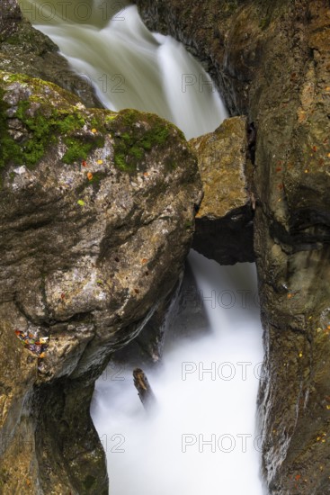 Pouring water in the gorge, trapped rock boulder, Schrattenkalk, Breitachklamm, Oberstdorf, Allgäu Alps, Bavaria, Germany