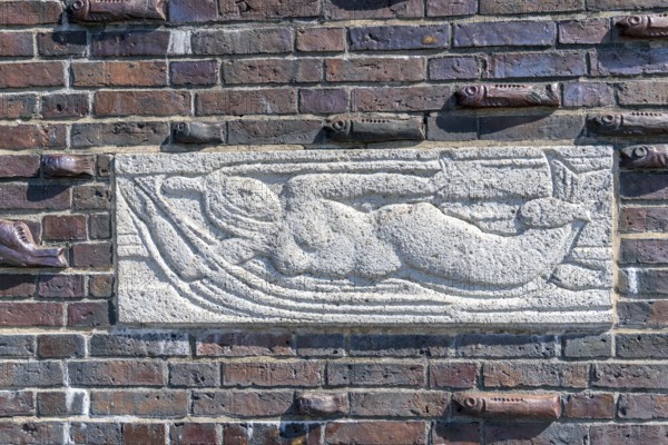 Busse Memorial, memorial, monument, Bremerhaven, Geestemünde, Fritz Höger, commissioning, Sagitta, Friedrich Busse, deep-sea fishing, Germany, mermaid