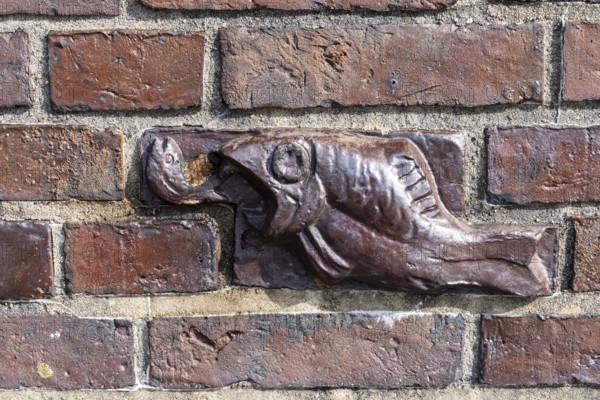 Busse Memorial, memorial, monument, Bremerhaven, Geestemünde, Fritz Höger, commissioning, Sagitta, Friedrich Busse, deep-sea fishing, Germany, fish, eat