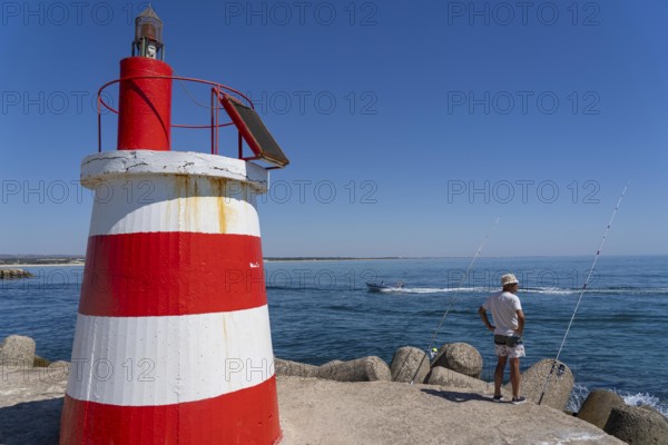 Lighthouse at the kilometre-long beach Praia da Ilha de Tavira, on the island in front of Tavira, port lighthouse to the harbour entrance, Algarve, Farol de Tavira Molhe Öste, Portugal