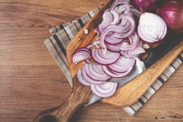 Sliced red onion, on a chopping board, with a knife, Spanish onion, raw onion, close-up, top view