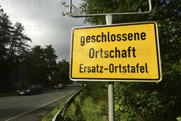 Instead of the usual place name sign, a replacement place name sign has been installed in the Burbach district of Würgendorf or Wasserscheide